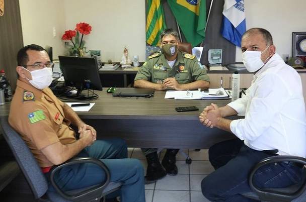 Deputado Carlos Augusto reuniu-se com os comandantes da Polícia Militar e do Corpo de Bombeiros